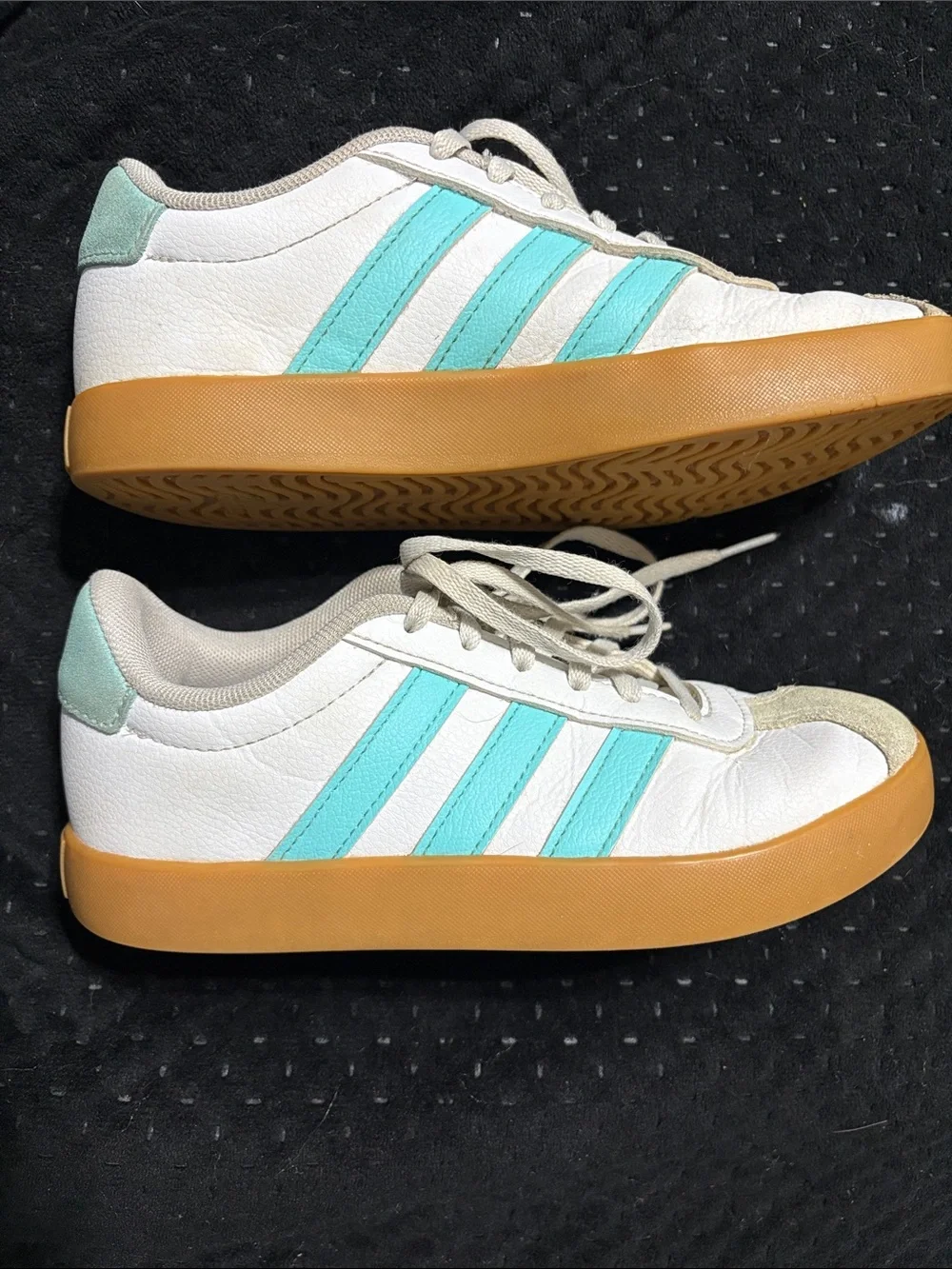 adidas Kids White Sneakers Teal Stripes and Gum Sole girls size 2 vl court 3.0